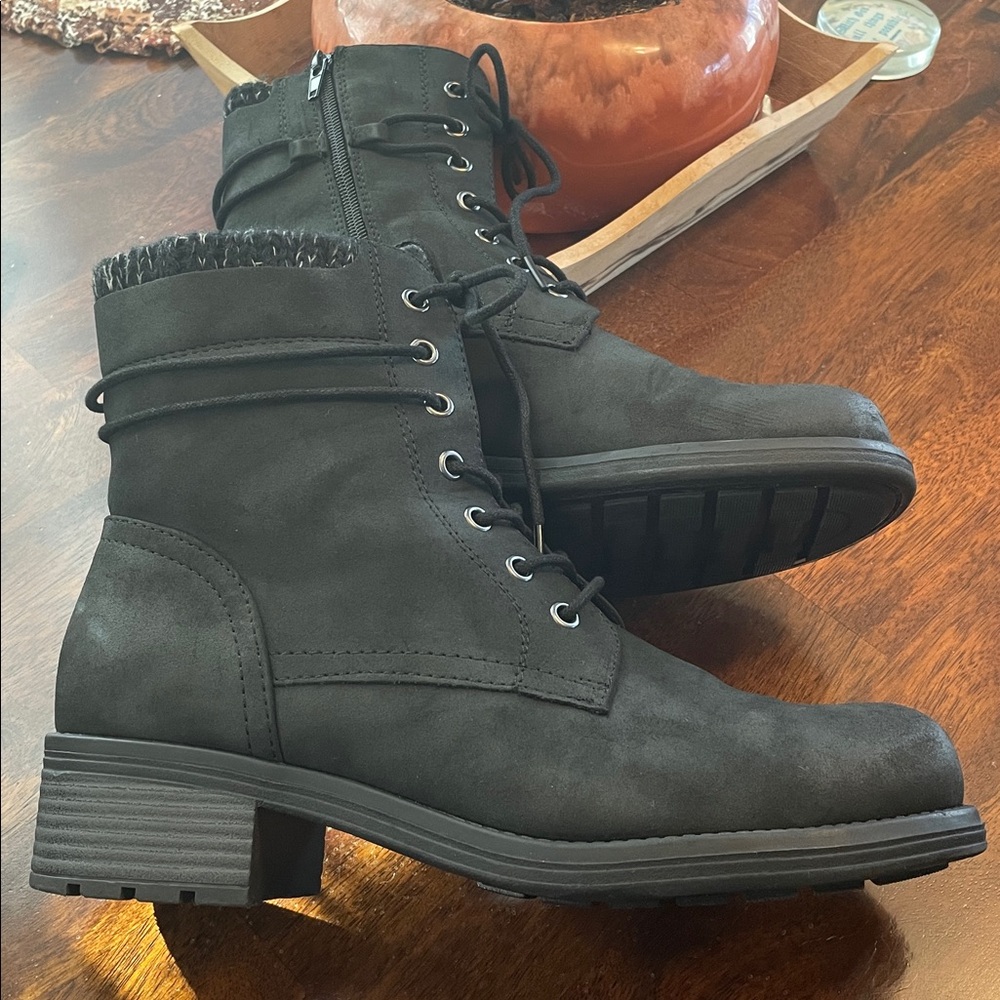 CUSHIONAIRE Dunes Rena Lace Up Combat Boot, Women’s 10W, Black
